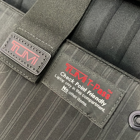 TUMI Alpha Leather Compact Laptop Briefcase Style 96114DH - Picture 12 of 15